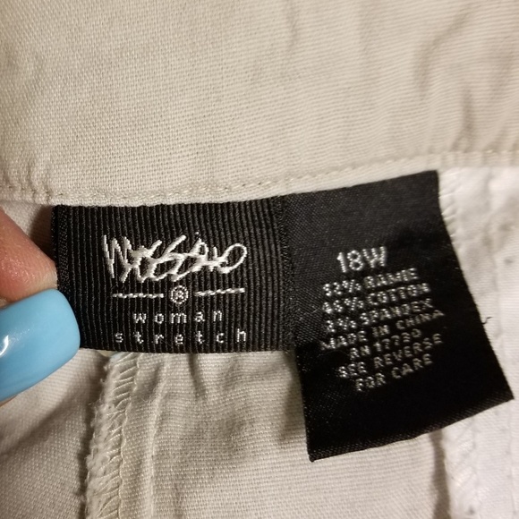 Capri Pants - Picture 3 of 5